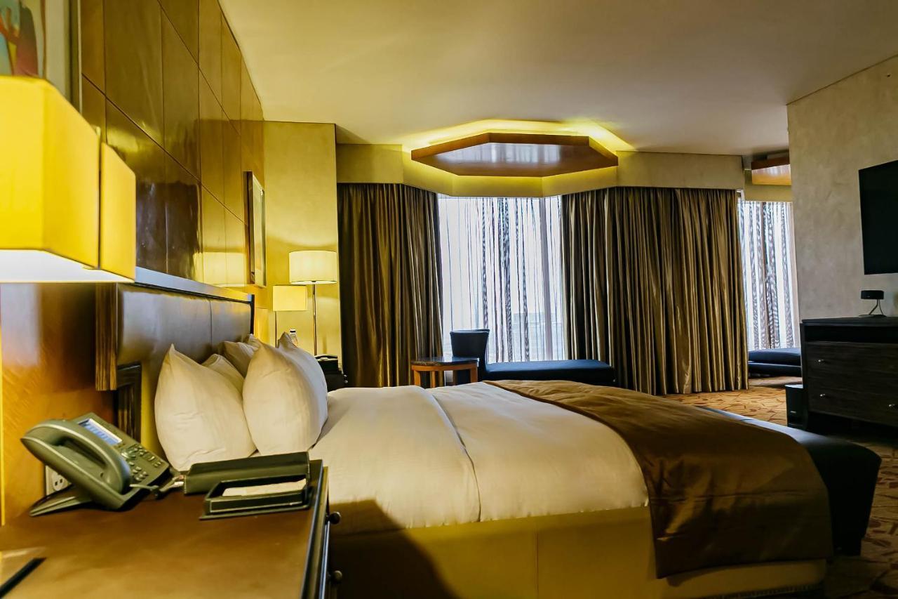 Lagos Continental Hotel Zewnętrze zdjęcie A room at the hotel