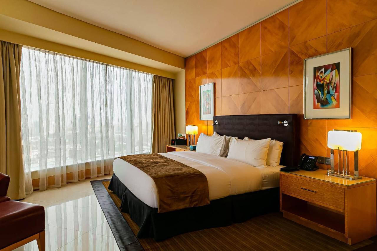 Lagos Continental Hotel Zewnętrze zdjęcie A bedroom at the Ritz-Carlton, Dubai