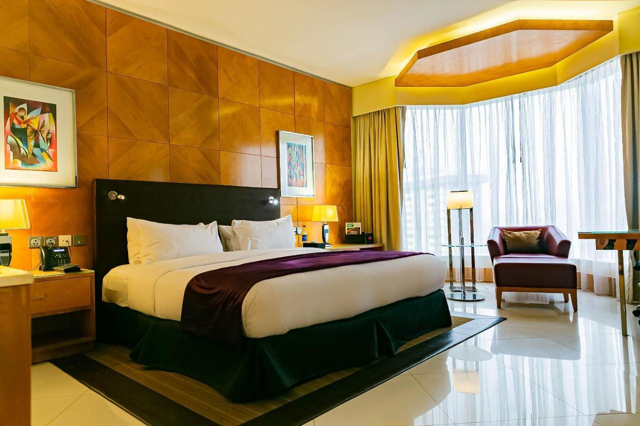 Lagos Continental Hotel Zewnętrze zdjęcie A bedroom at the hotel