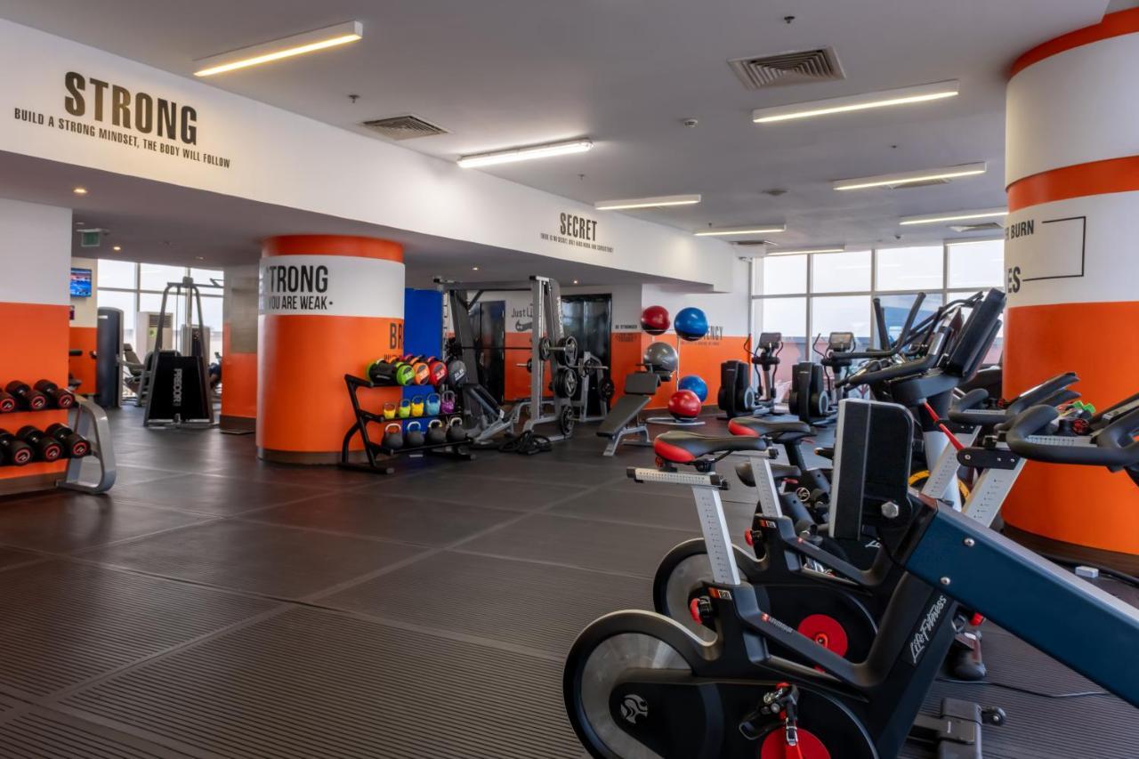Lagos Continental Hotel Zewnętrze zdjęcie The gym at the University of Roehampton