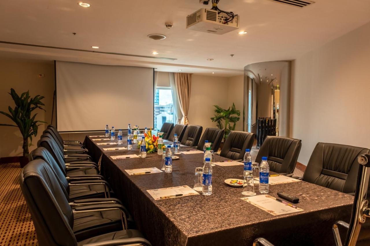 Lagos Continental Hotel Zewnętrze zdjęcie Meeting room at the hotel