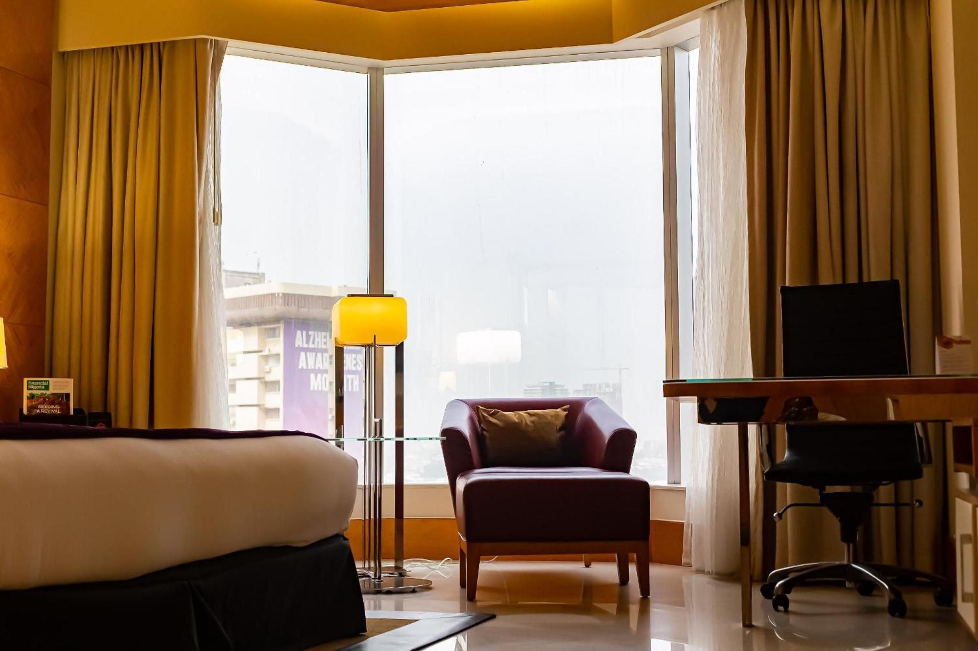 Lagos Continental Hotel Zewnętrze zdjęcie A room at the hotel