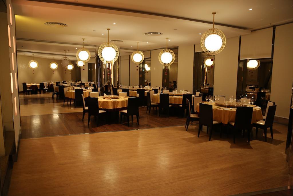 Lagos Continental Hotel Zewnętrze zdjęcie The interior of the restaurant